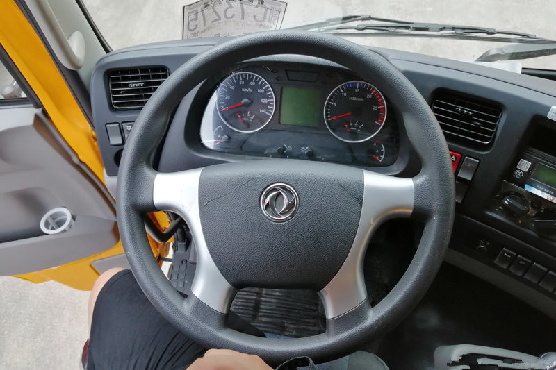 东风商用车 天龙KC重卡 340马力 8X4 5.8米 国五自卸车(DFH3310A8)