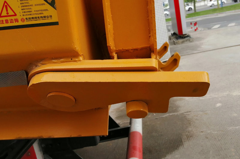 东风商用车 天龙KC重卡 340马力 8X4 5.8米 国五自卸车(DFH3310A8)