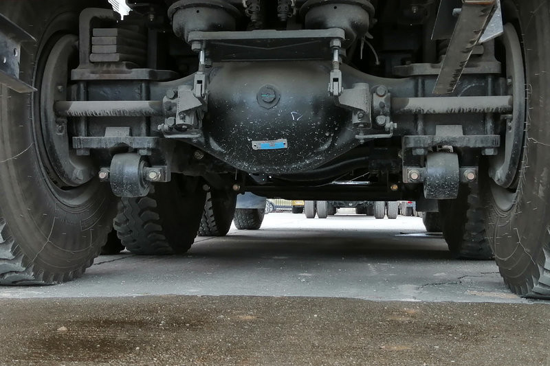 东风商用车 天龙KC重卡 340马力 8X4 5.8米 国五自卸车(DFH3310A8)