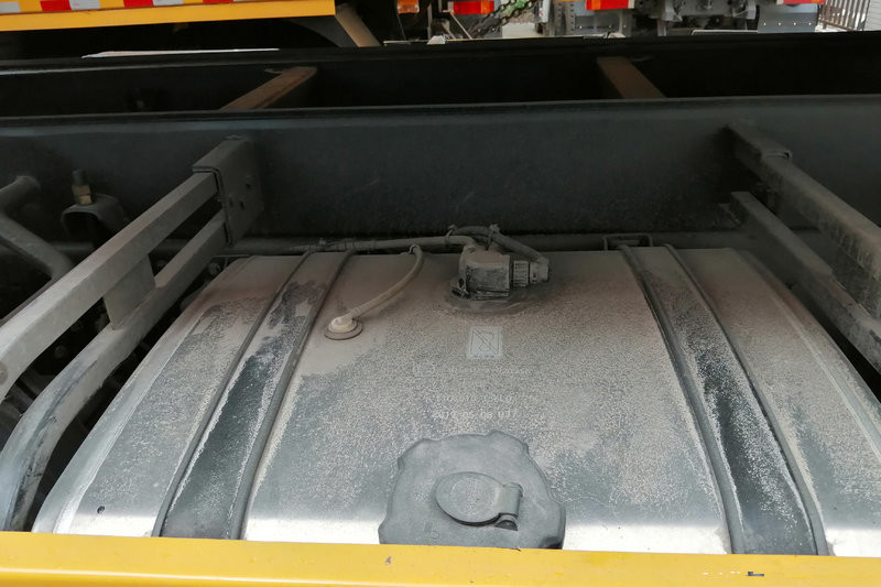 东风商用车 天龙KC重卡 340马力 8X4 5.8米 国五自卸车(DFH3310A8)