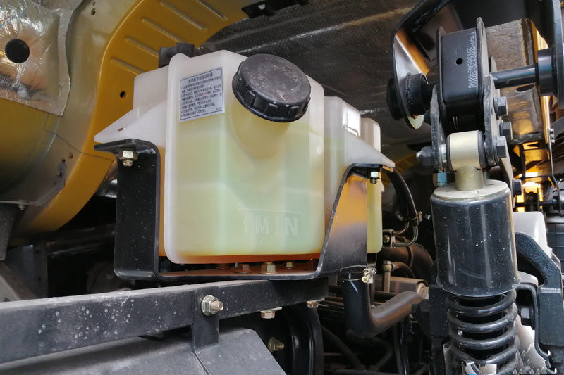 东风商用车 天龙KC重卡 340马力 8X4 5.8米 国五自卸车(DFH3310A8)
