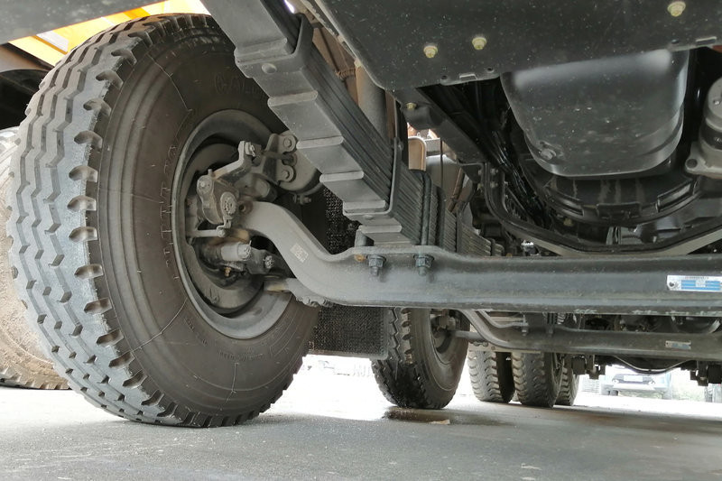 东风商用车 天龙KC重卡 340马力 8X4 5.8米 国五自卸车(DFH3310A8)
