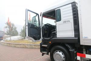 中国重汽 汕德卡SITRAK C5H重卡 310马力 9.6米厢式 国五载货车(ZZ5186XXYN711GE1)