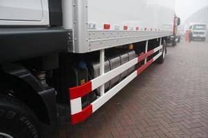 中国重汽 汕德卡SITRAK C5H重卡 310马力 9.6米厢式 国五载货车(ZZ5186XXYN711GE1)