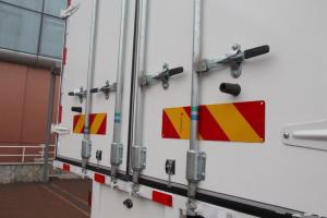 中国重汽 汕德卡SITRAK C5H重卡 310马力 9.6米厢式 国五载货车(ZZ5186XXYN711GE1)