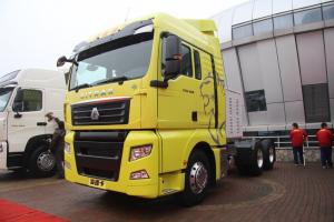 中国重汽 汕德卡SITRAK C7H重卡 430马力 6X4 国五LNG牵引车(ZZ4256V324HE1LB)