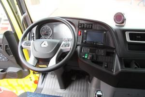 中国重汽 汕德卡SITRAK C7H重卡 430马力 6X4 国五LNG牵引车(ZZ4256V324HE1LB)