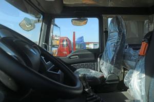 中国重汽 汕德卡SITRAK C5H重卡 340马力 8X4 8.6米 国五栏板载货车底盘(ZZ1316N466GE1)