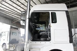 中国重汽 汕德卡SITRAK C7H重卡 440马力 6X4 国五危险品牵引车(ZZ4256V324HE1W)