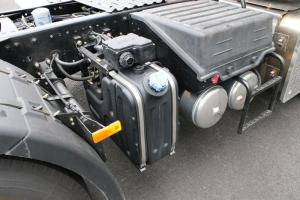 三一集团 军亮版 430马力 6X4 国五牵引车(HQC4252T3G6E3)