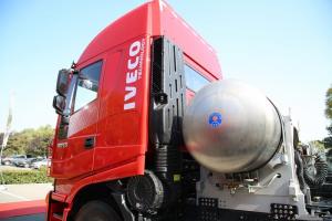 上汽红岩 杰狮C6重卡 440马力 6X4 国六 LNG牵引车(CQ4257HD12384T)