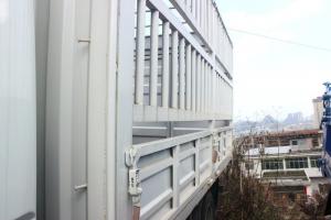 飞碟奥驰 A1系列 102马力 3.8米 国五 排半仓栅式轻卡载货车(FD5040CCYW16K5-2)