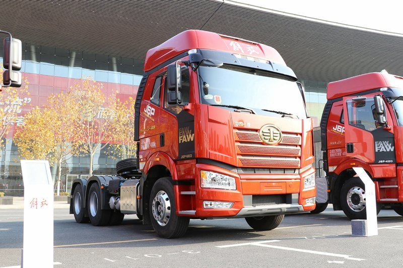 一汽解放 新J6P重卡 领航版2.0 四季款 560马力 6X4 国六 牵引车(CA4250P66K25T1E6)