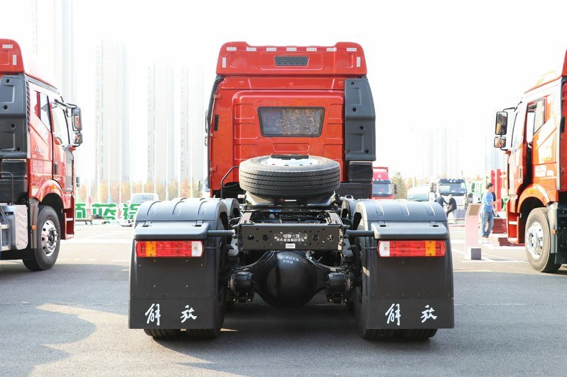 一汽解放 新J6P重卡 领航版2.0 四季款 560马力 6X4 国六 牵引车(CA4250P66K25T1E6)