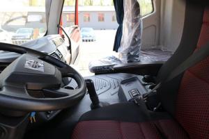 一汽解放 新J6P重卡 质惠版 380马力 6X4 国六 牵引车(CA4250P66K25T1E6)