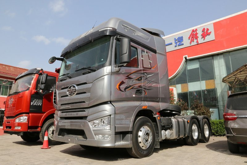 一汽解放 J7重卡 四季款 550马力 6X4 国五 牵引车(12挡)(CA4250P77K25T1E5)