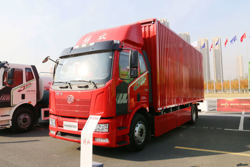 一汽解放 J6L 4X2 18T 7.7米排半纯电动厢式运输车(CA5180XXYP62L4BEV)218.5kWh 