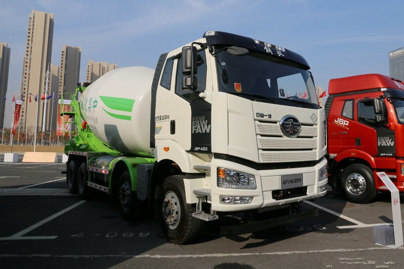  一汽解放 J6L 轻量化版 320马力 8X4 8方 国五 混凝土搅拌车(290后桥)(CA5310GJBP62K2T4E5) 