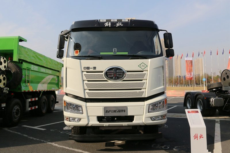  一汽解放 J6L 轻量化版 320马力 8X4 8方 国五 混凝土搅拌车(290后桥)(CA5310GJBP62K2T4E5) 