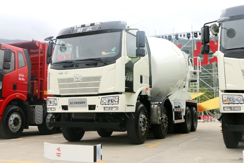  一汽解放 J6L 轻量化版 320马力 8X4 国五 混凝土搅拌车(CA5310GJBP62K2T4E5) 