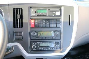  解放 麟VH中卡 160马力 4X2 5.4米 国五 排半仓栅式载货车(CA5165CCYP40K2L3E5A85) 