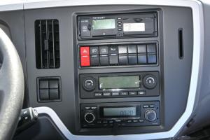  解放 麟VH 190马力 6.75米 国五 排半仓栅式载货车(CA5180CCYPK62L7E5A85) 