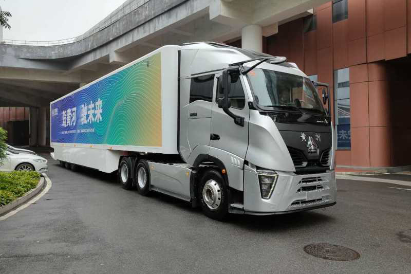 中国重汽 黄河重卡 430马力 6×4 国六 牵引车 (ZZ4257W344XF1)