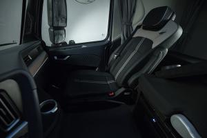 中国重汽 HOWO-TH7 重卡 460马力 6×4 国五 牵引车（ZZ4257W324HE1B）