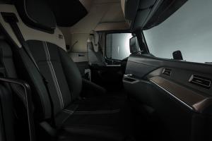 中国重汽 HOWO-TH7 重卡 460马力 6×4 国五 牵引车（ZZ4257W324HE1B）