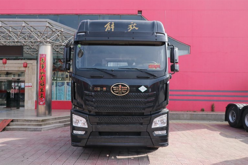 一汽解放青汽 JH6 领航版 460马力 6X4 国六 LNG牵引车(CA4250P25K2T1NE6A80)