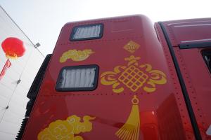 一汽解放青汽  JH6+重卡 生活舱版 550马力  6X4 国五AMT牵引车(CA4250P33K25T1E5A80)