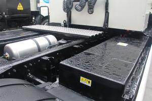 一汽解放青汽 JH6 6×4 纯电动 牵引车