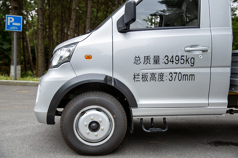 新龙马汽车 启腾N60 116马力 4×2 国六 栏板载货车 基本型（FJ1030BAC2）