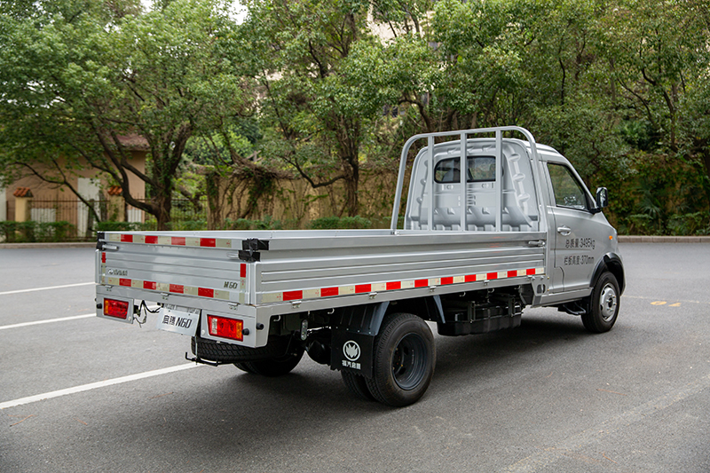 新龙马汽车 启腾N60 116马力 4×2 国六 栏板载货车 基本型（FJ1030BAC2）