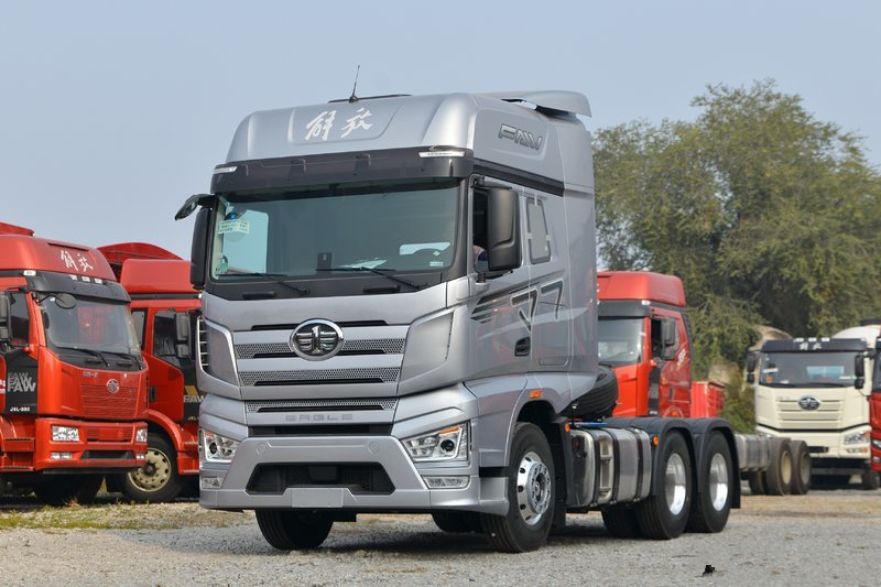 一汽解放 J7重卡 560马力 6X4 国六 牵引车(CA4250P77K25T1E6)