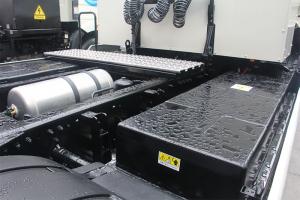一汽解放青汽 JH6 423kWh 6×4 纯电动牵引车