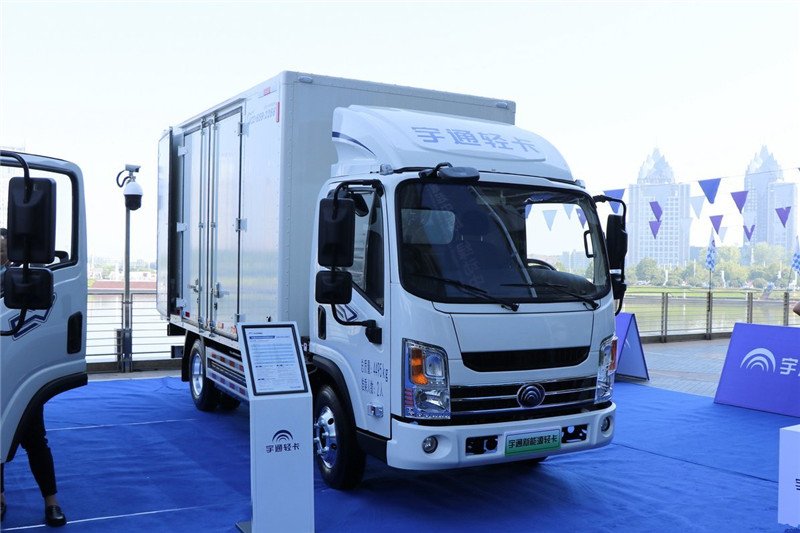宇通轻卡 中体 4.12米单排纯电动厢式轻卡(ZKH5043XXYBEV2A)90.236kWh