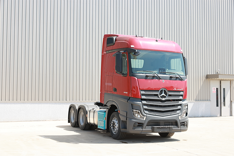 梅赛德斯-奔驰 Actros 2653 530马力 6×4 国六 公路牵引车 （红）