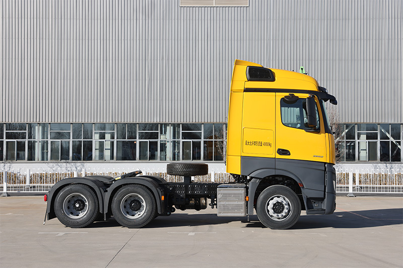 梅赛德斯-奔驰 Actros  1842 420马力 4x2 国六 公路牵引车