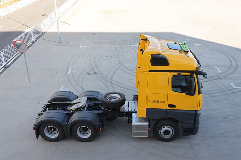 梅赛德斯-奔驰 Actros  1842 420马力 4x2 国六 公路牵引车