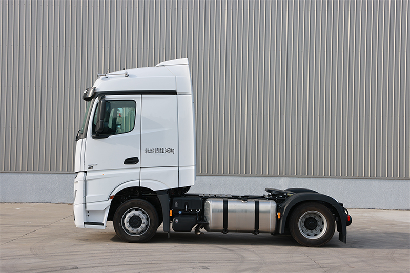 梅赛德斯-奔驰 Actros 1842 420马力 6x4 国六 公路牵引车