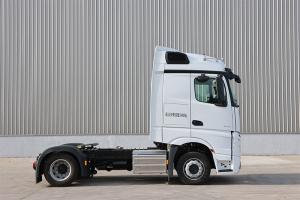 梅赛德斯-奔驰 Actros  1842 420马力 6x4 国六 公路牵引车