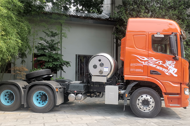 联合重卡 麒麟 350马力 6×4 LNG 国六 牵引车（QCC4253N664）