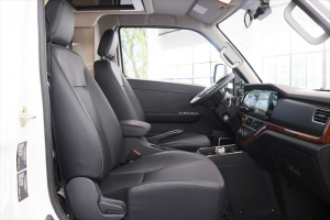 长安跨越 D5 4×2 115马力 国六 自动挡 横床 自行房车
