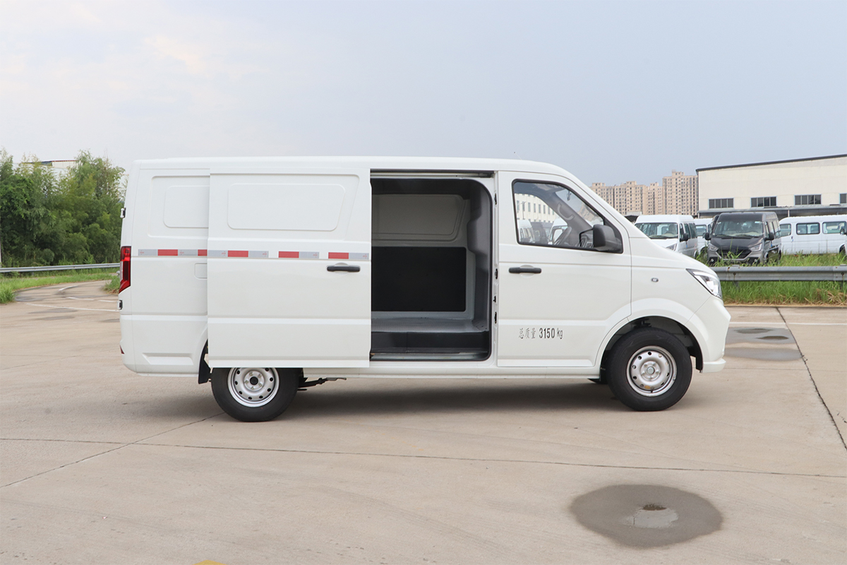 江铃晶马 E路福 4×2 纯电动物流车 39.6kW.h(JMV5030XXYBEV) 