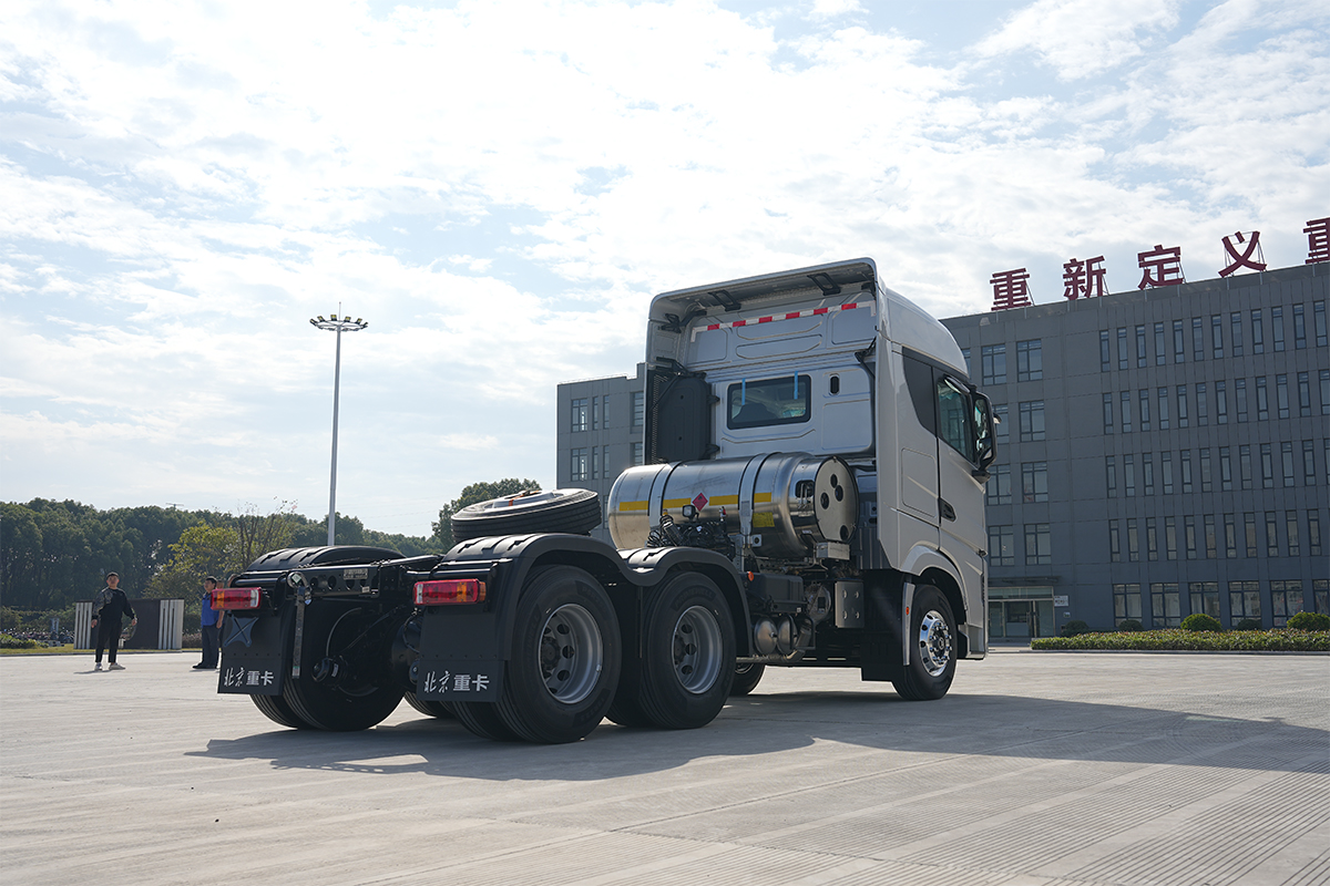 北京重卡 追梦 500马力 6×4 国六 LNG 牵引车 煤炭运输版（BJ4250G6CP）