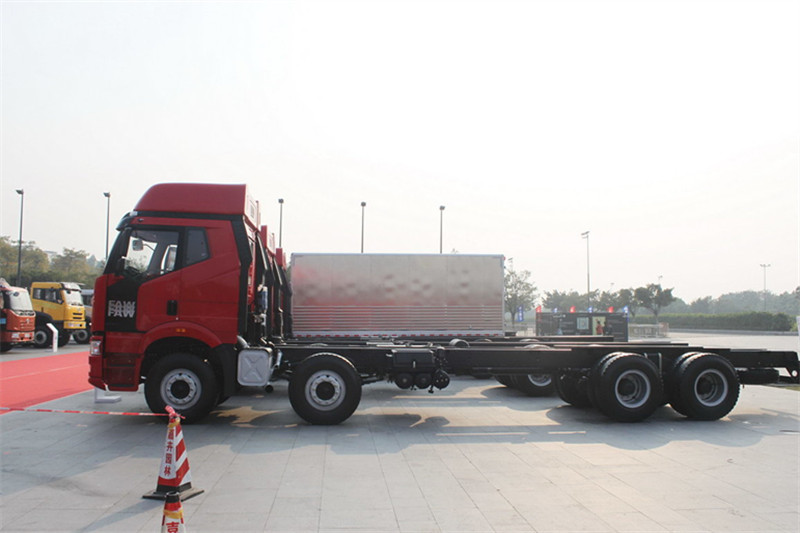 一汽解放 J6P重卡 350马力 8X4 9.5米 国四栏板载货车(CA1310P66K2L7T4E4)