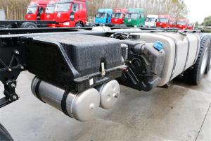 一汽解放 J6P重卡 复合型 390马力 8X4 9.5米 国五厢式载货车(CA5310XXYP66K2L7T4E5)