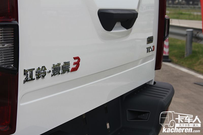 江铃皮卡 域虎3 2018款 柴油 2.5T 四驱标轴 豪华版