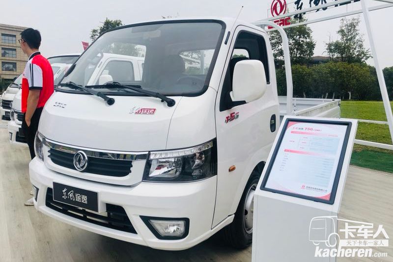 东风途逸 T5G 106马力 6×4 CNG 3.7米单排栏板小卡(国六)